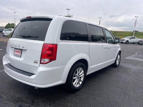 Used 2018 Dodge Grand Caravan SXT FWD image 3