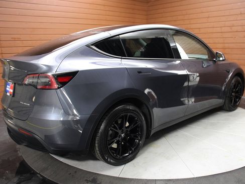 Used 2023 Tesla Model Y Long Range image 11