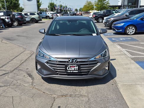 Used 2020 Hyundai Elantra SE w/ Winter Weather Package FWD image 11