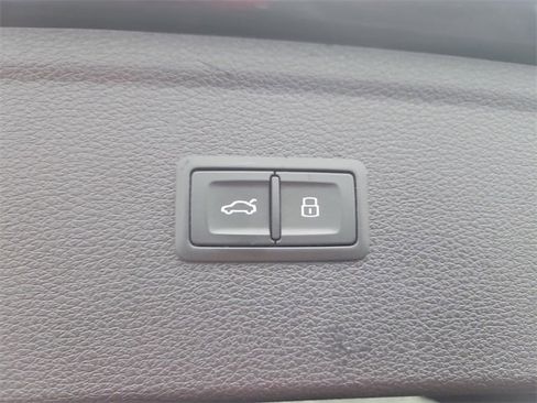 Used 2018 Audi Q5 2.0T Premium w/ Convenience Package image 14