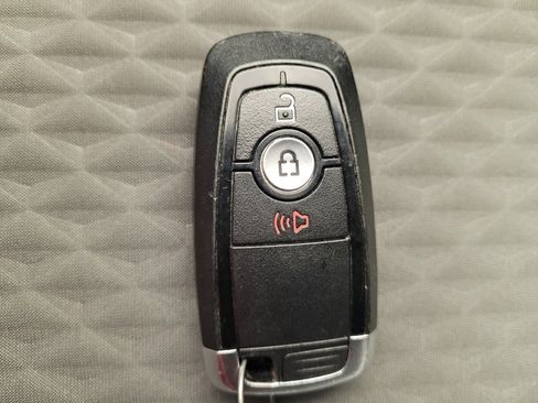 Used 2022 Ford Escape SE image 32