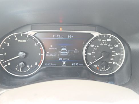 Used 2024 Nissan Altima 2.5 SV FWD image 10