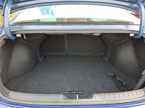 Used 2023 Hyundai Elantra Limited image 34