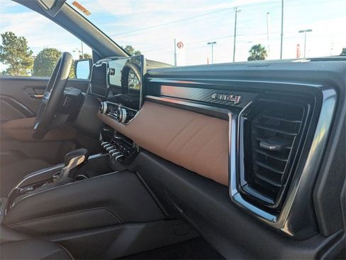 Used 2024 GMC Canyon AT4 image 34