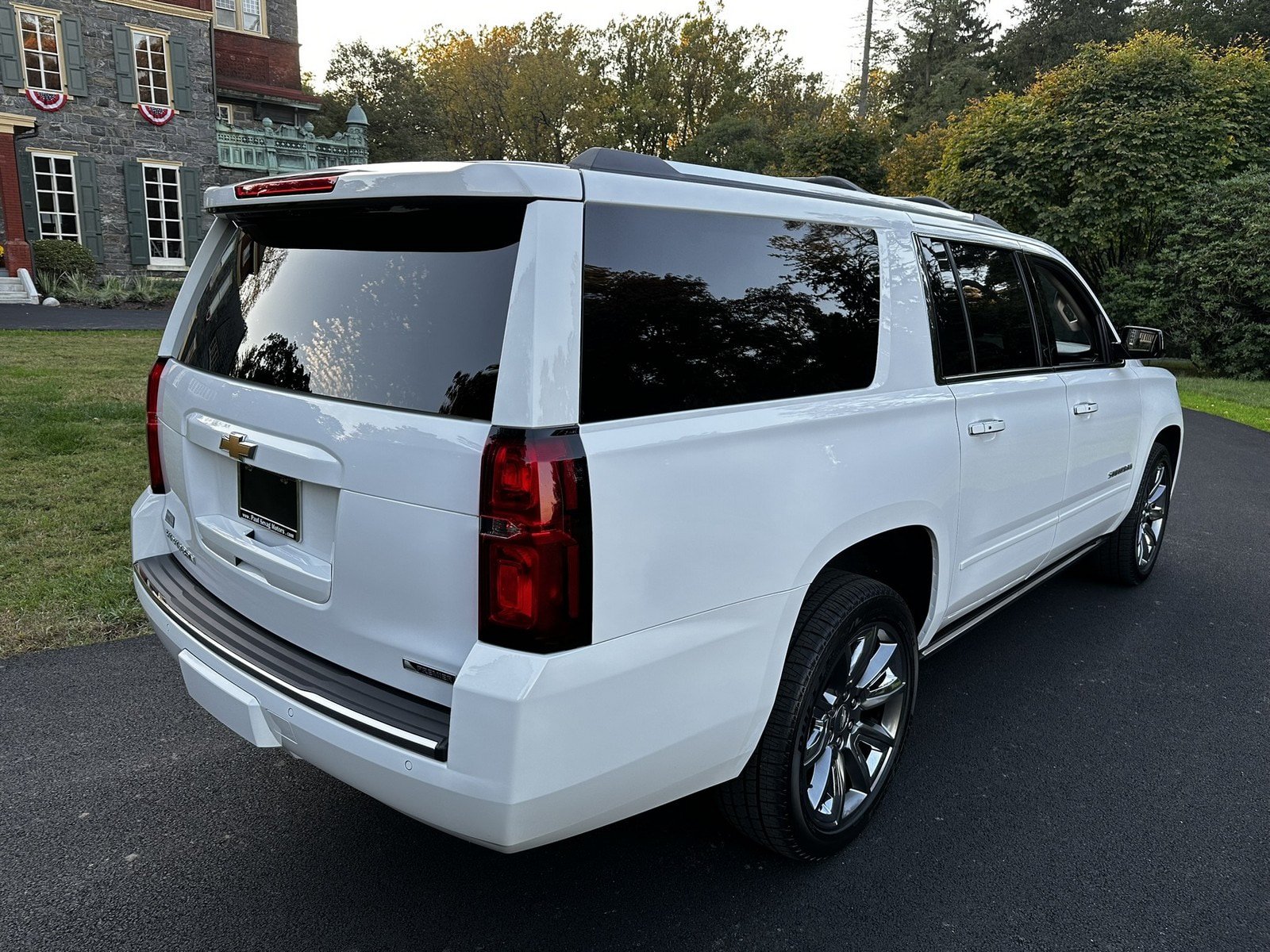 Used 2018 Chevrolet Suburban Premier AWD/4WD image 10