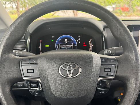 Used 2025 Toyota Camry LE image 28