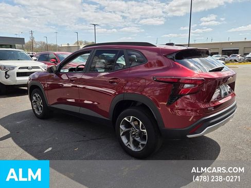 Used 2025 Chevrolet Trax LT image 8