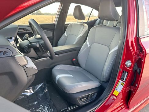 Used 2025 Toyota Camry SE image 11