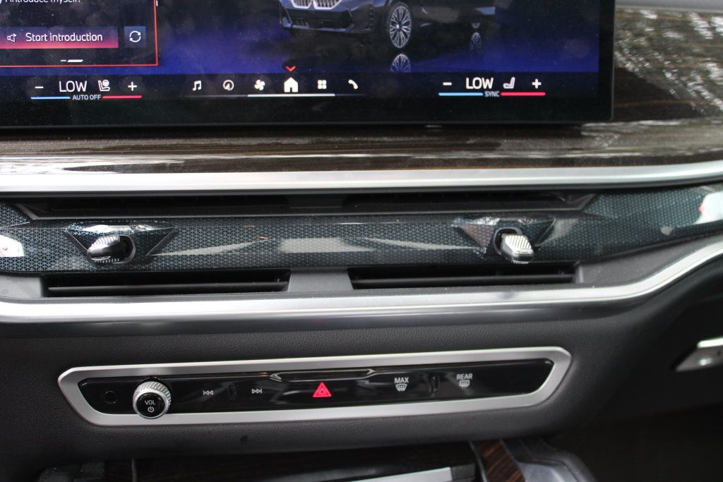 Used 2025 BMW X6 xDrive40i AWD/4WD image 16