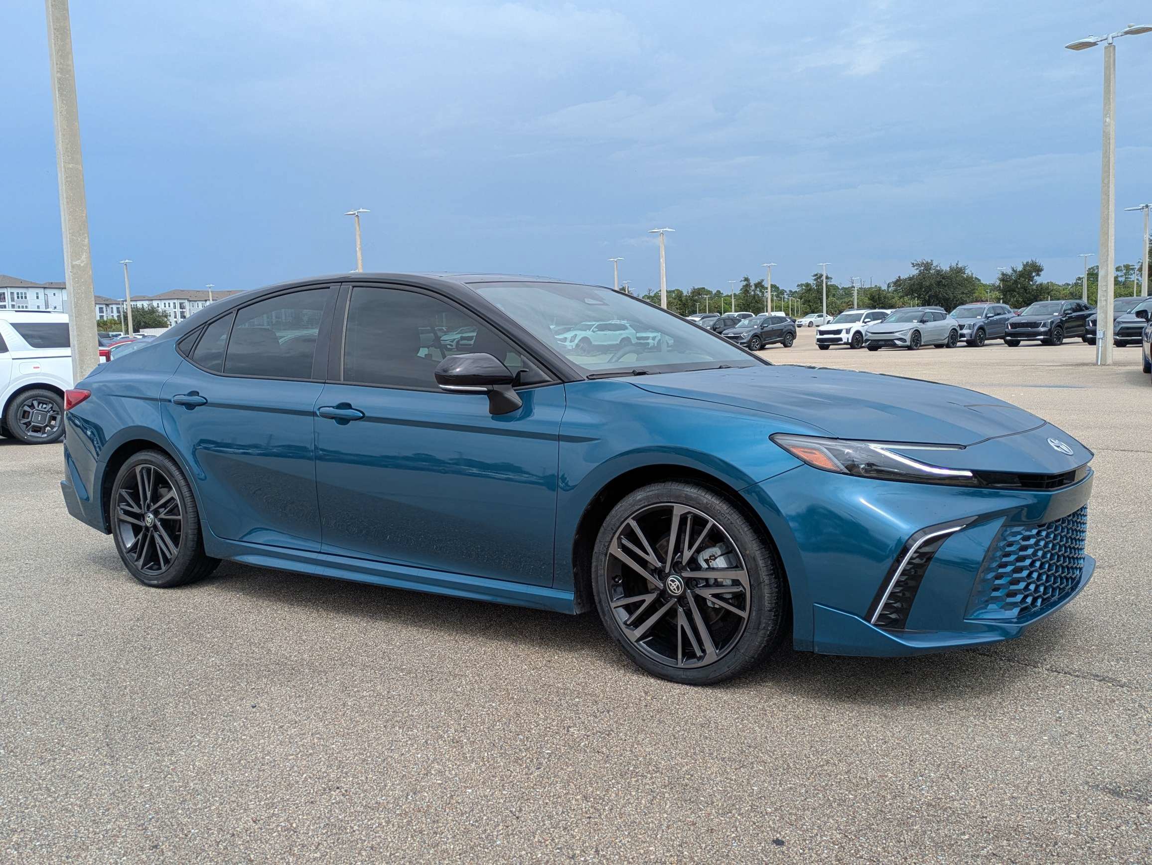 Used 2025 Toyota Camry XSE FWD image 2