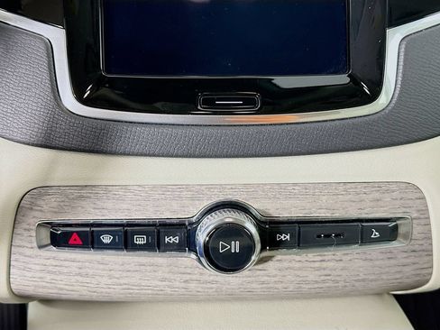 Used 2023 Volvo XC90 B6 Plus w/ Protection Package Premier AWD/4WD image 15
