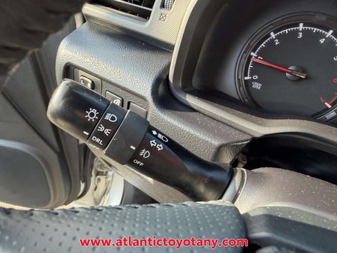 Used 2024 Toyota 4Runner SR5 AWD/4WD image 32