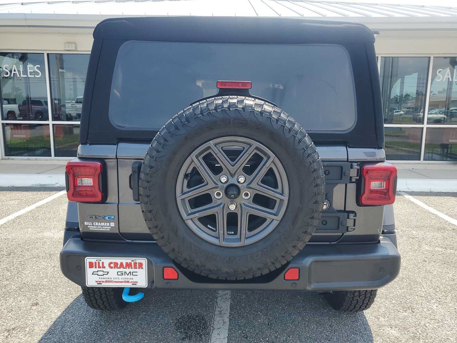 Used 2023 Jeep Wrangler Unlimited Rubicon 4xe AWD/4WD image 5