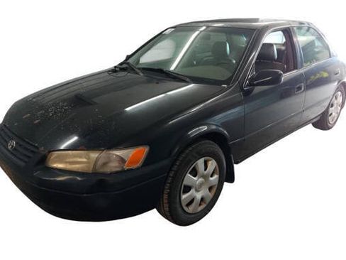 Used 1999 Toyota Camry LE FWD image 1