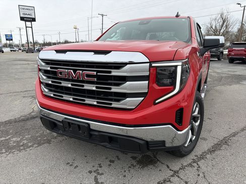 Used 2022 GMC Sierra 1500 SLE image 2