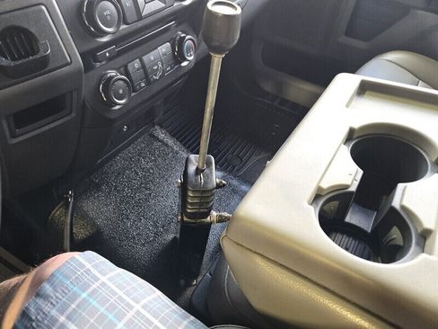 Used 2017 Ford F550 2WD Regular Cab Super Duty image 27