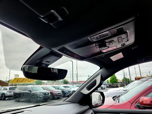 Used 2021 Chevrolet Suburban Premier image 27