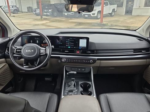 Used 2025 Kia Carnival FWD image 24