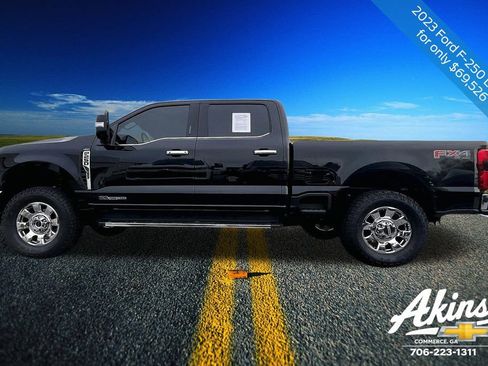 Used 2023 Ford F250 Lariat w/ Chrome Package image 16