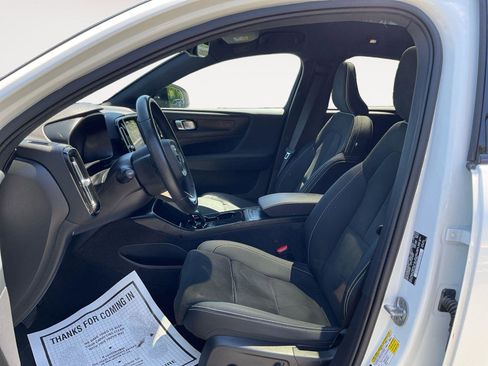 Certified 2023 Volvo C40 P8 Recharge Plus AWD/4WD image 9