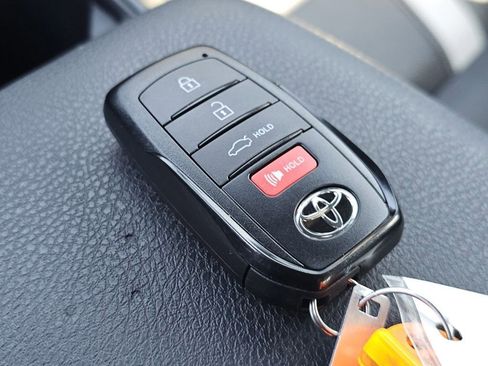 Used 2025 Toyota Camry SE FWD image 33