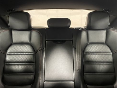 Certified 2022 Porsche Macan AWD/4WD image 16