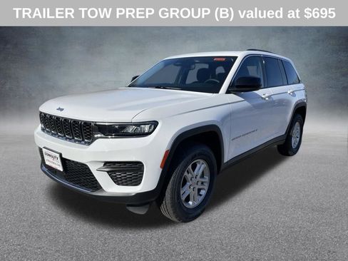 Used 2023 Jeep Grand Cherokee Laredo w/ Luxury Tech Group I AWD/4WD image 3