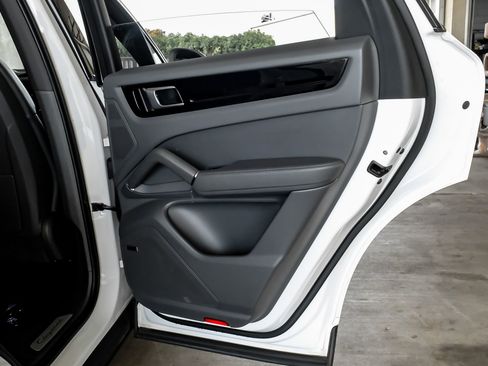 Used 2021 Porsche Cayenne w/ Premium Package image 56