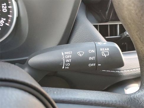 Used 2022 Toyota RAV4 LE image 17