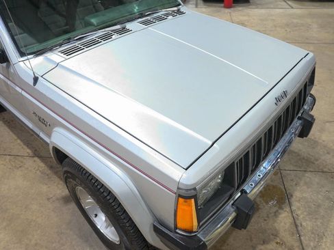 Used 1989 Jeep Cherokee Pioneer image 18