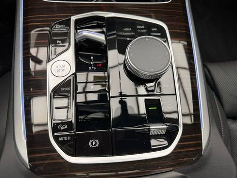Used 2025 BMW X5 xDrive50e w/ Premium Package image 21