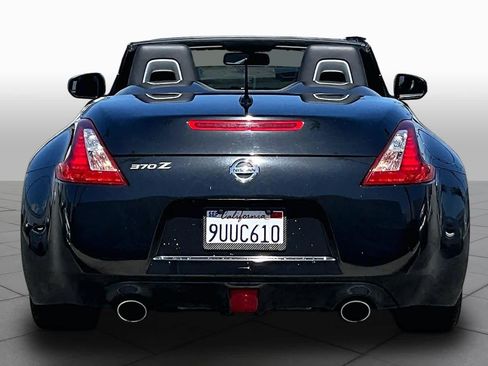 Used 2018 Nissan 370Z Touring Sport RWD image 4
