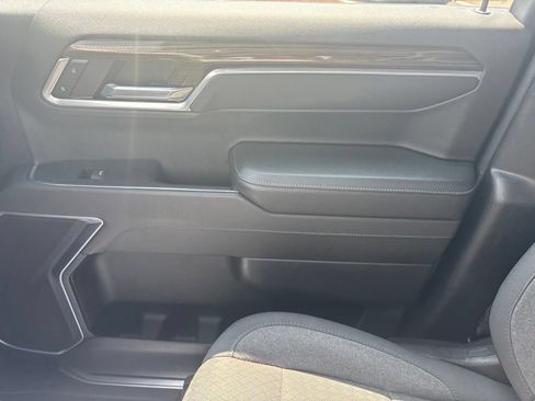 Used 2022 Chevrolet Silverado 1500 LT AWD/4WD image 23