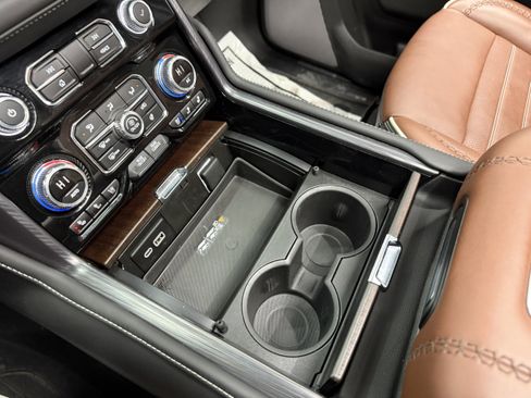 Used 2023 GMC Yukon Denali Ultimate image 18