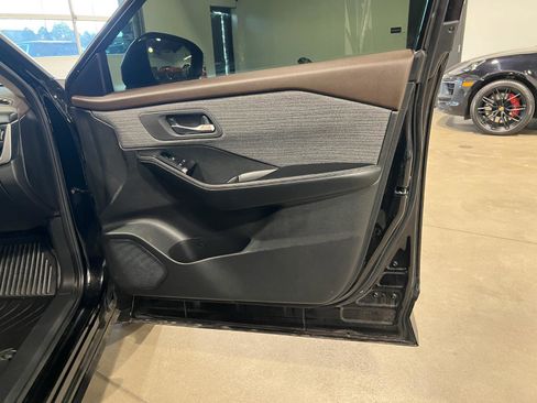 Used 2023 Nissan Rogue SV image 37