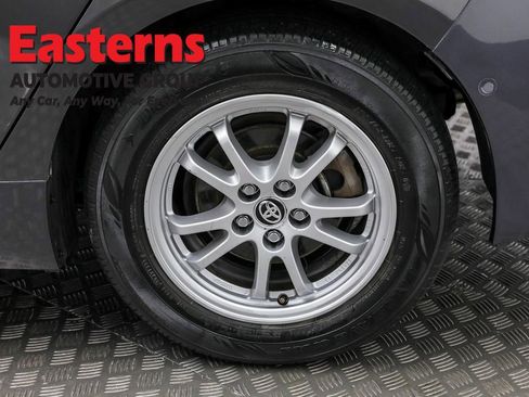 Used 2022 Toyota Prius LE image 30