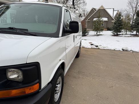 Used 2015 Chevrolet Express 2500 image 34