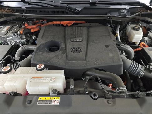Used 2023 Toyota Sequoia Capstone AWD/4WD image 17