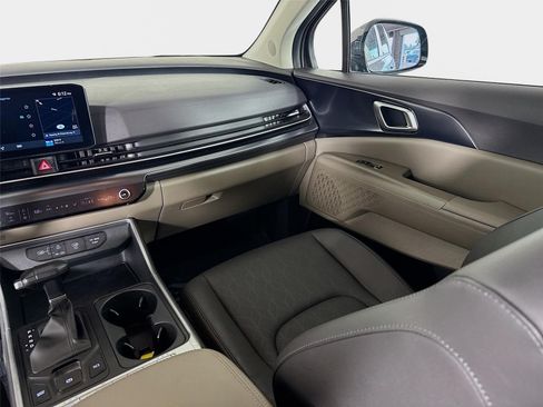Used 2025 Kia Carnival FWD image 24