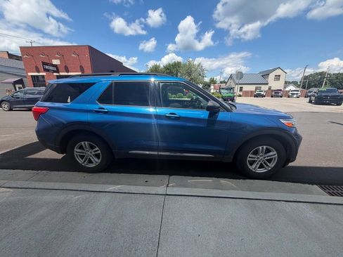 Used 2020 Ford Explorer XLT w/ Equipment Group 202A AWD/4WD image 2