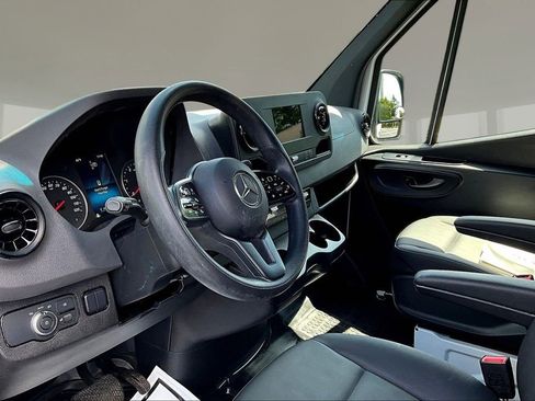 Used 2022 Mercedes-Benz Sprinter 2500 image 13