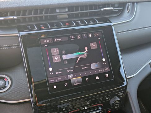 New 2025 Jeep Grand Cherokee Altitude image 19