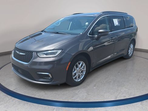 Used 2022 Chrysler Pacifica Touring-L FWD image 1