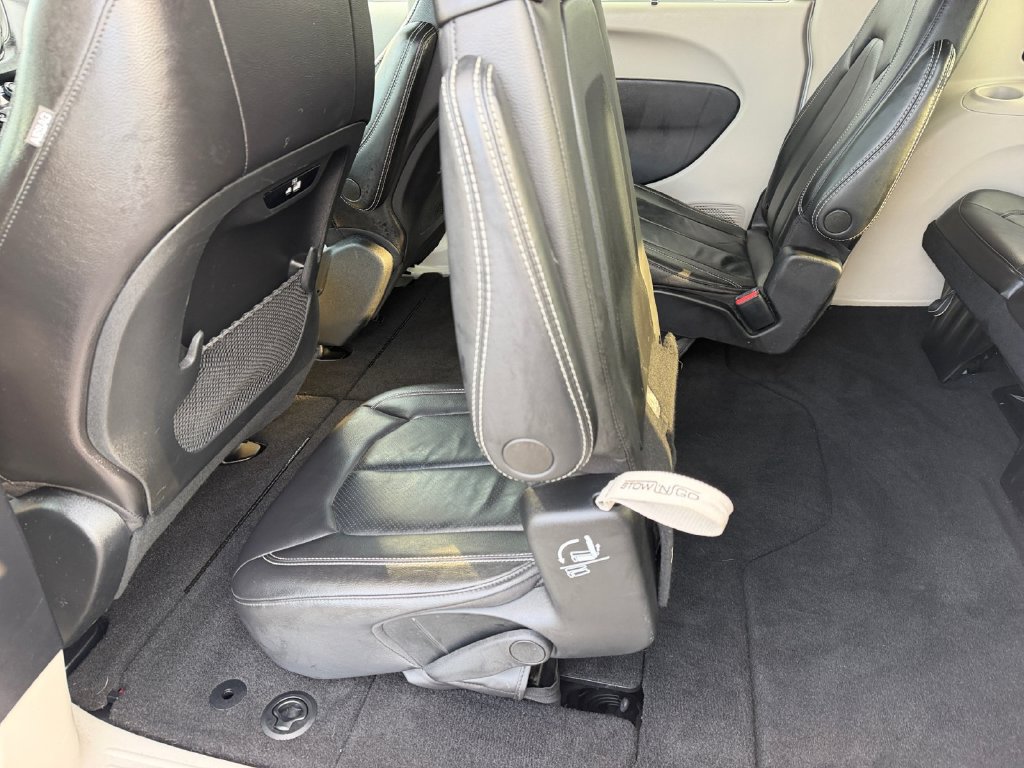 Used 2022 Chrysler Pacifica Touring-L FWD image 16