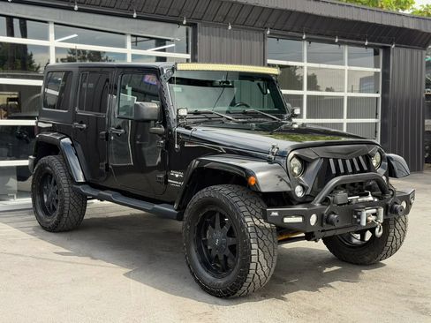 Used 2018 Jeep Wrangler Unlimited Sahara AWD/4WD image 3