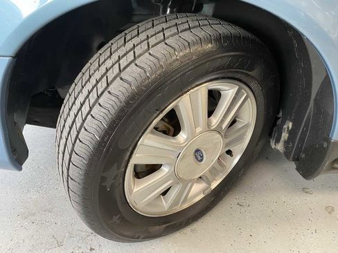 Used 2005 Ford Taurus SEL image 25