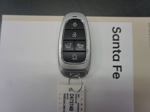 Used 2021 Hyundai Santa Fe SEL w/ Convenience + Premium Package FWD image 18