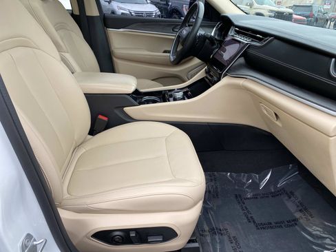 Used 2022 Jeep Grand Cherokee Limited AWD/4WD image 24