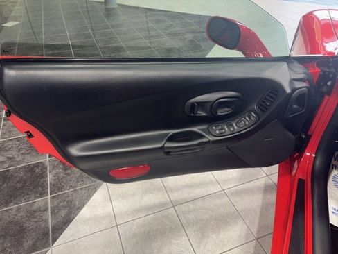 Used 2001 Chevrolet Corvette Convertible w/ Preferred Equipment Group2 image 11