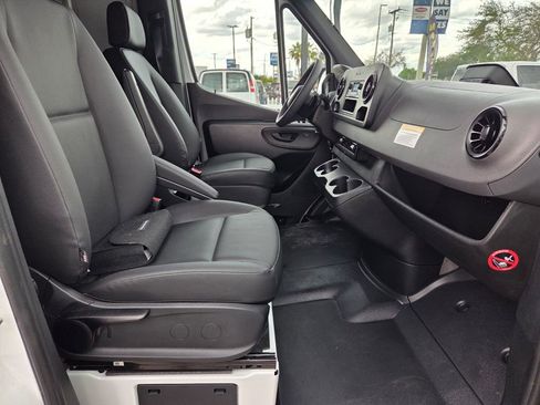 Used 2025 Mercedes-Benz Sprinter 2500 image 17